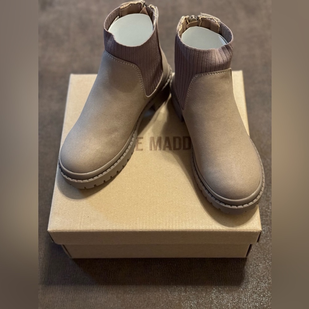 Steve Madden Jhazzel.   Kids Size 1.